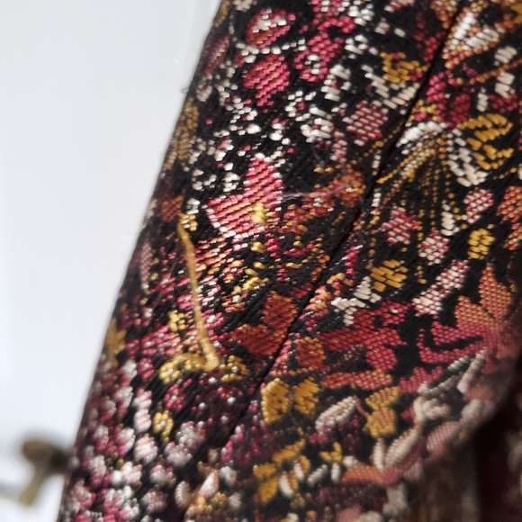 Metallic Floral Zara Blazer - Picture 2 of 6